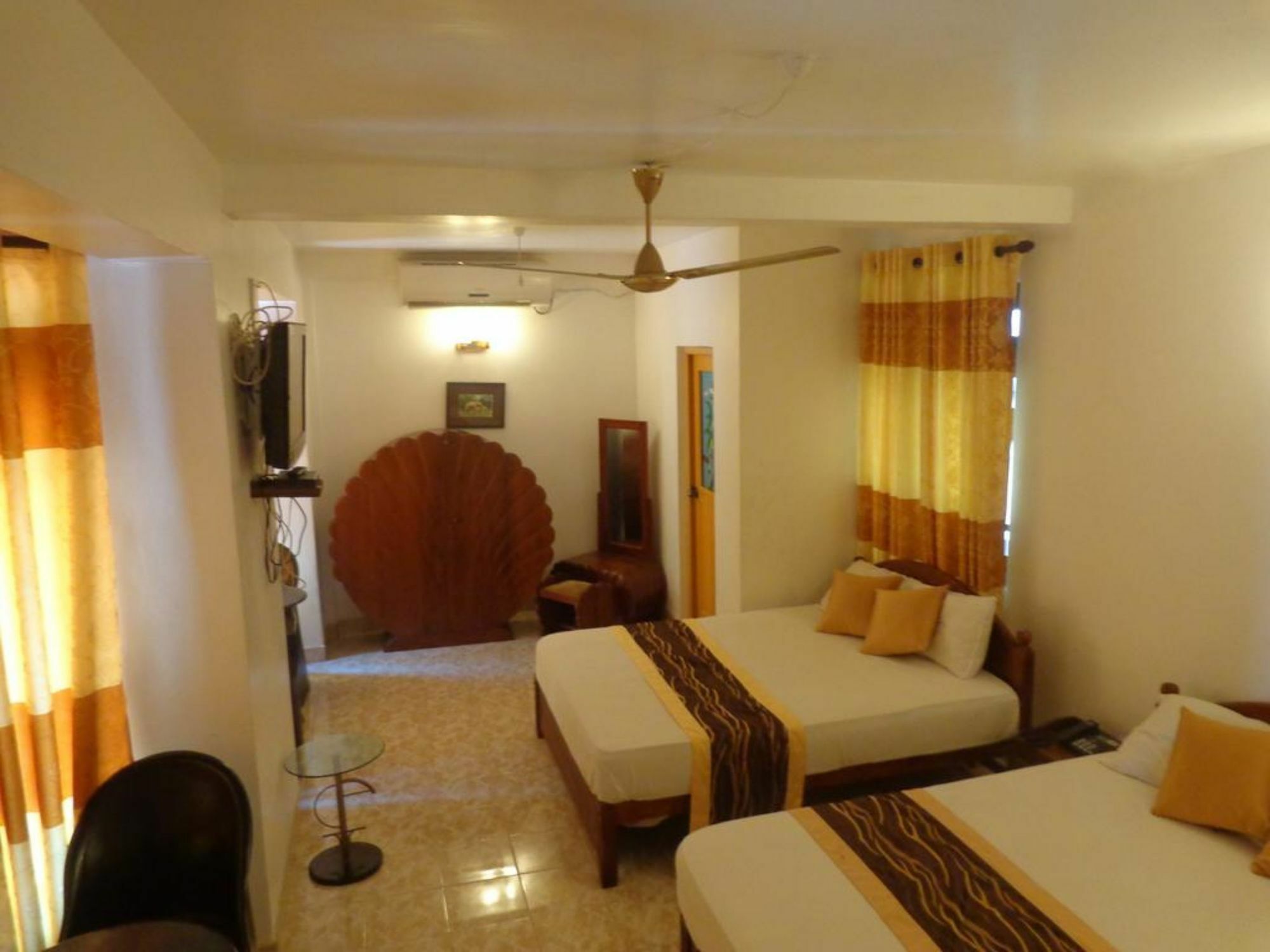 Oak Wood Inn Kandy Exterior foto