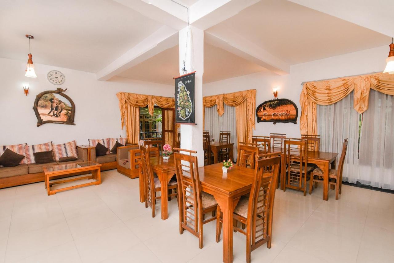 Oak Wood Inn Kandy Exterior foto